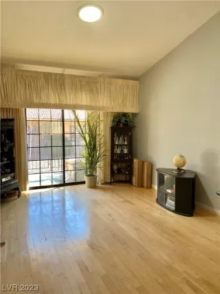 Photo #2: 2475144 Listing