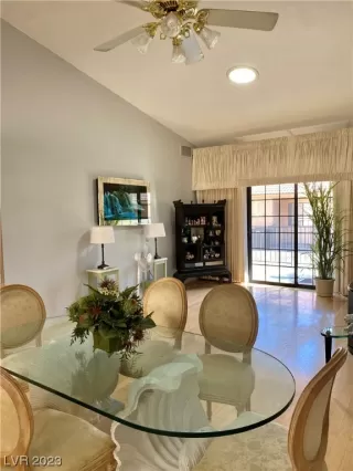 Photo #3: 2475144 Listing