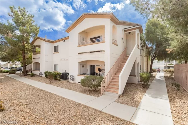 MLS: 2475192 Condo For Sale