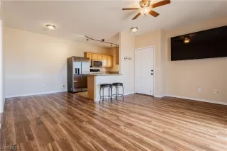 Photo #3: 2475192 Listing