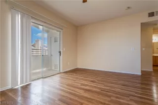 Photo #6: 2475192 Listing