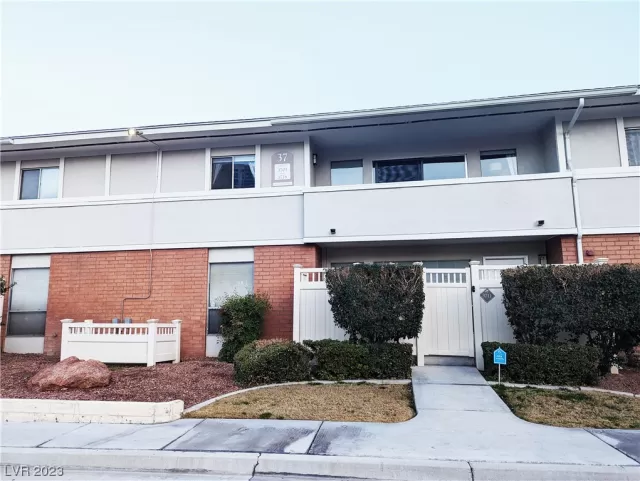 MLS: 2475263 Condo For Sale