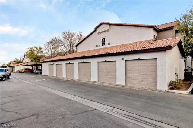 MLS: 2475284 Condo For Sale