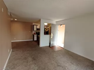 Photo #5: 2475301 Listing 