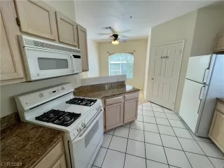 Photo #4: 2475304 Listing