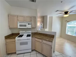 Photo #5: 2475304 Listing