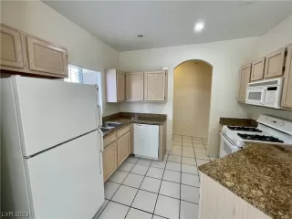 Photo #6: 2475304 Listing