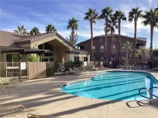 Photo #2: 2475328 Listing 