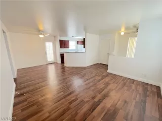 Photo #2: 2475338 Listing 