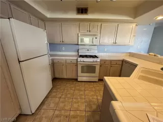 Photo #2: 2475382 Listing 