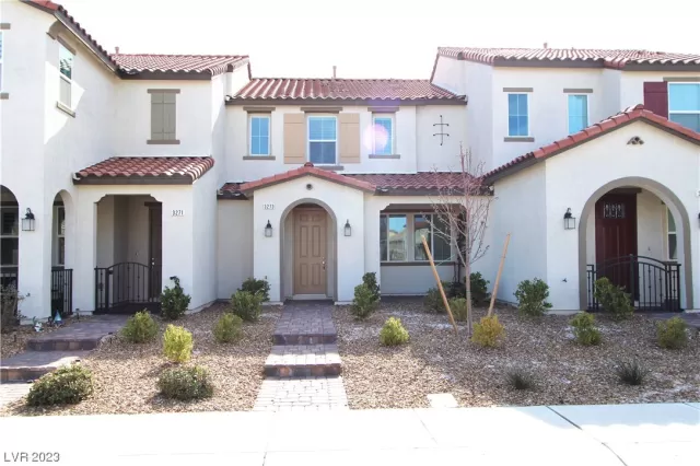 MLS: 2475386 Condo For Sale