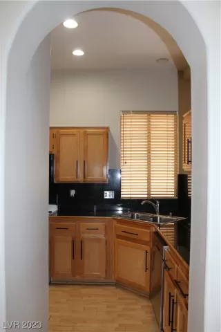 Photo #2: 2475396 Listing 