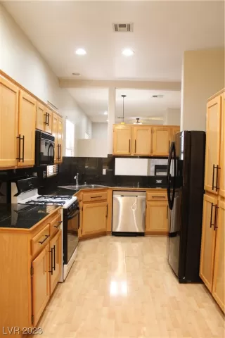 Photo #4: 2475396 Listing 