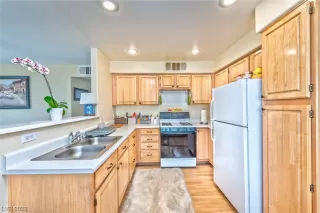 Photo #4: 2475422 Listing 