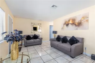 Photo #4: 2475445 Listing 
