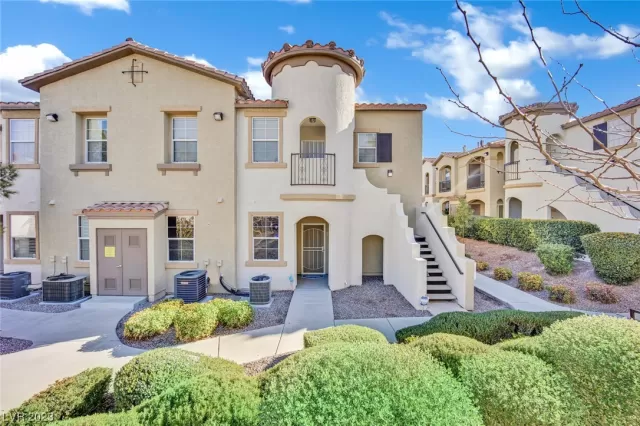 MLS: 2475448 Condo For Sale