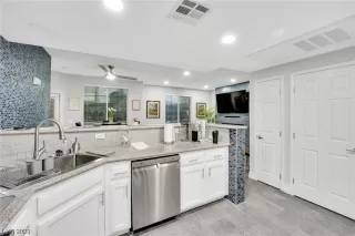 Photo #2: 2475448 Listing 