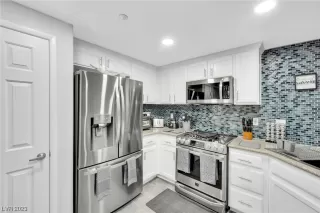 Photo #5: 2475448 Listing 