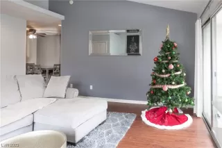 Photo #4: 2475453 Listing