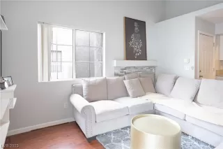 Photo #6: 2475453 Listing