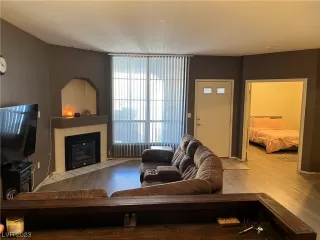 Photo #4: 2475464 Listing