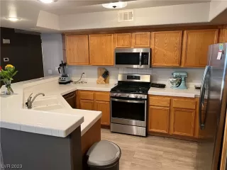Photo #5: 2475464 Listing