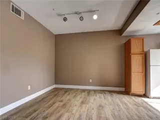 Photo #4: 2475470 Listing