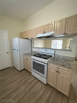 Photo #2: 2475476 Listing 