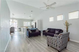 Photo #4: 2475494 Listing