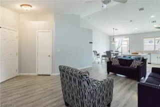 Photo #5: 2475494 Listing