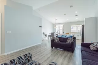 Photo #6: 2475494 Listing