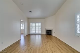 Photo #5: 2475500 Listing 