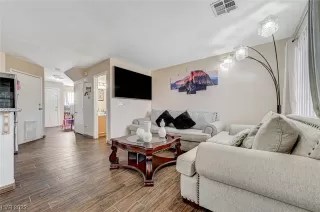 Photo #4: 2475517 Listing 