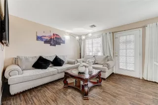 Photo #5: 2475517 Listing 