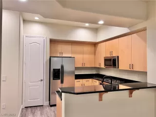 Photo #2: 2475542 Listing