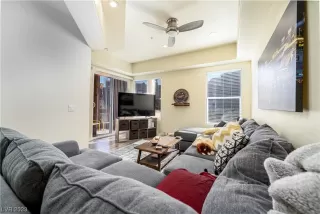 Photo #6: 2475542 Listing