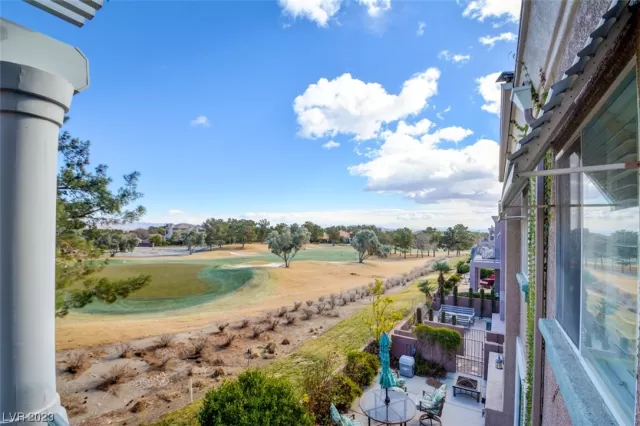 MLS: 2475550 Condo For Sale