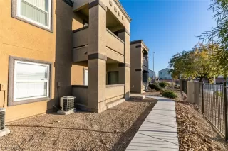 Photo #2: 2475558 Listing