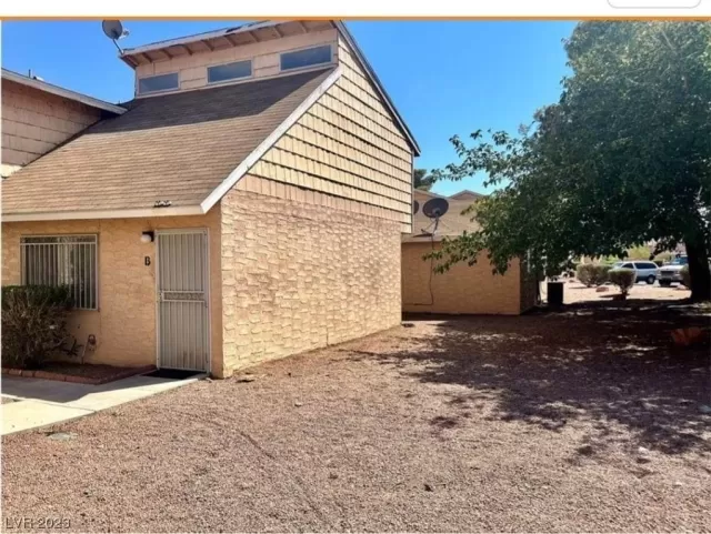 MLS: 2475560 Condo For Sale