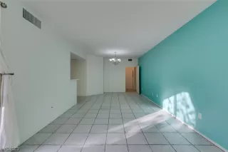 Photo #5: 2475565 Listing 