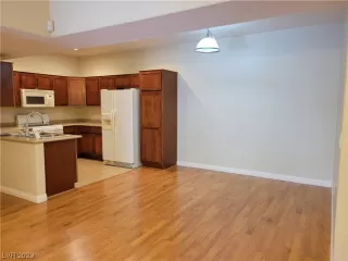 Photo #2: 2475574 Listing 