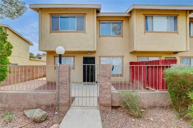 MLS: 2475581 Condo For Sale