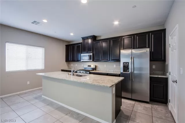 MLS: 2475605 Condo For Sale