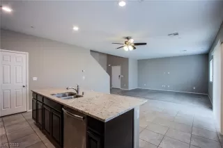 Photo #2: 2475605 Listing
