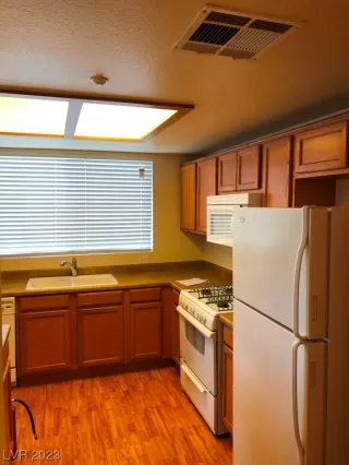 Photo #6: 2475630 Listing 