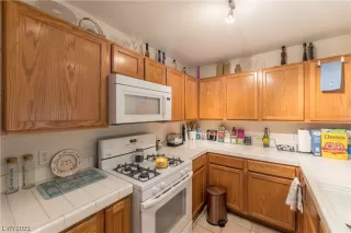 Photo #4: 2475652 Listing