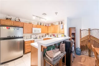 Photo #6: 2475652 Listing