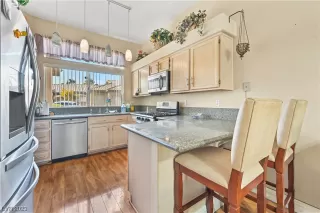 Photo #2: 2475669 Listing