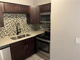 Photo #1: 2475672 Listing 