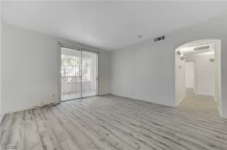 Photo #5: 2475678 Listing